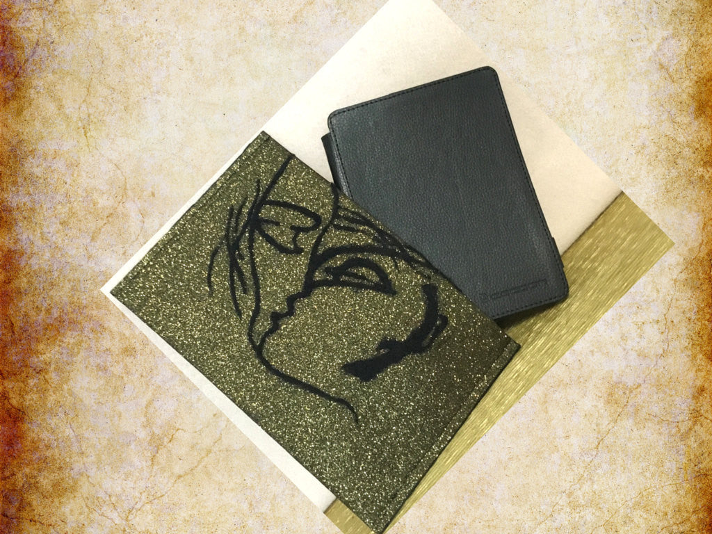 Glitter Wool Pouch, Brilliant Gold Sleeve, Kiss Design.