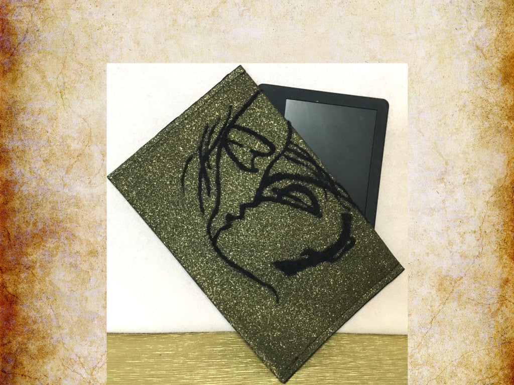 Glitter Wool Pouch, Brilliant Gold Sleeve, Kiss Design.