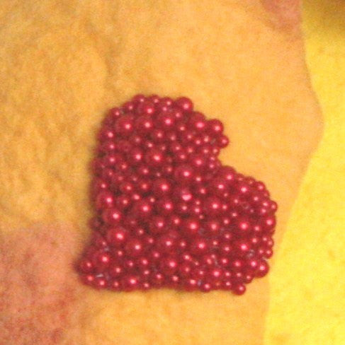 Wool Cat Cave, Red pearl heart, Comfort and bling for your cat!