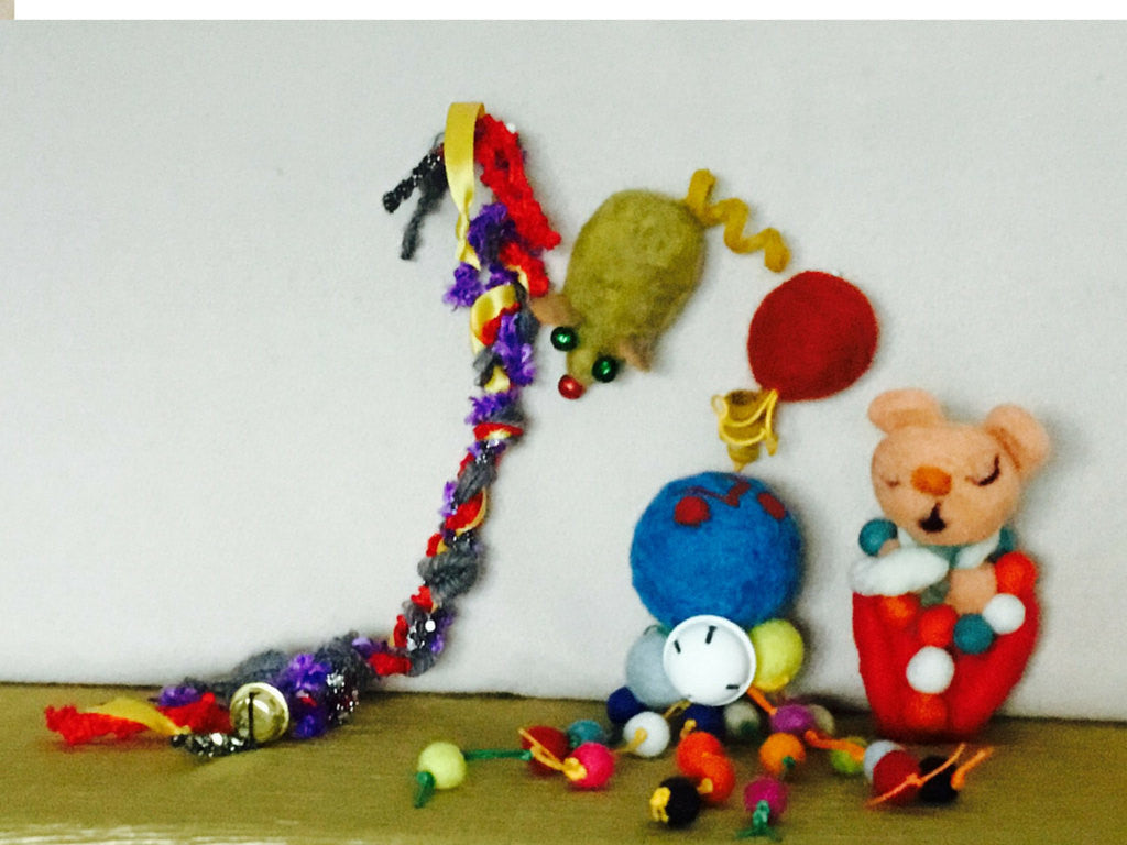 Wool Kitten Toy Bag, 5 Felted Cat Toys.
