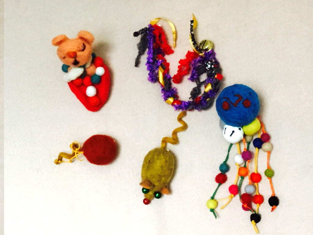 Wool Kitten Toy Bag, 5 Felted Cat Toys.